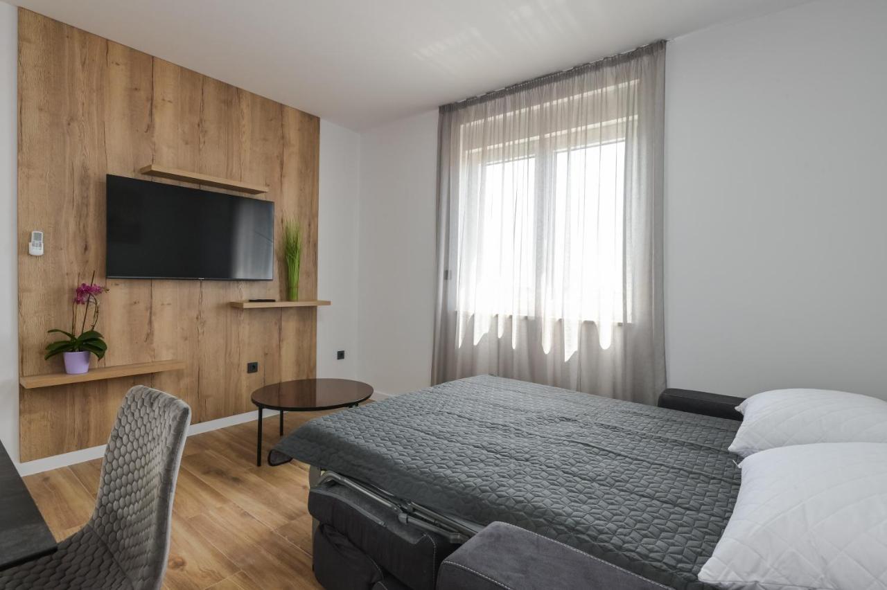 The Eagle Appartement Novalja Buitenkant foto